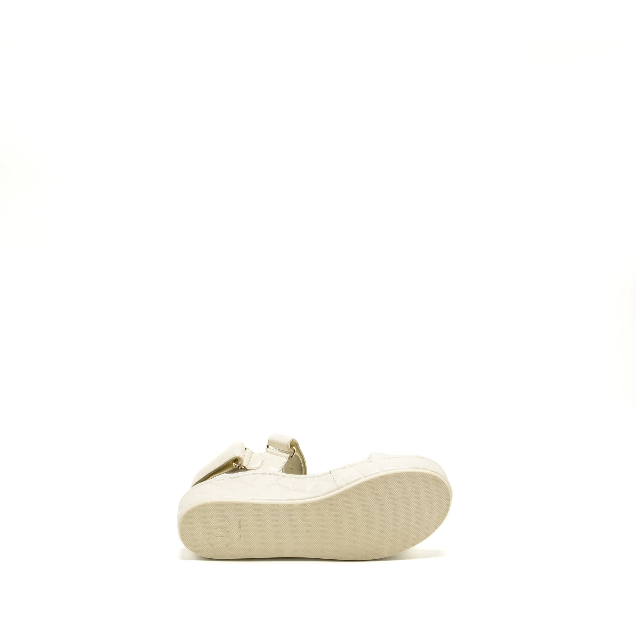 21B Shiny Closing soon Size Calfskin and CC Logo Reduced 39 Letter Sandals Ivory Chanel