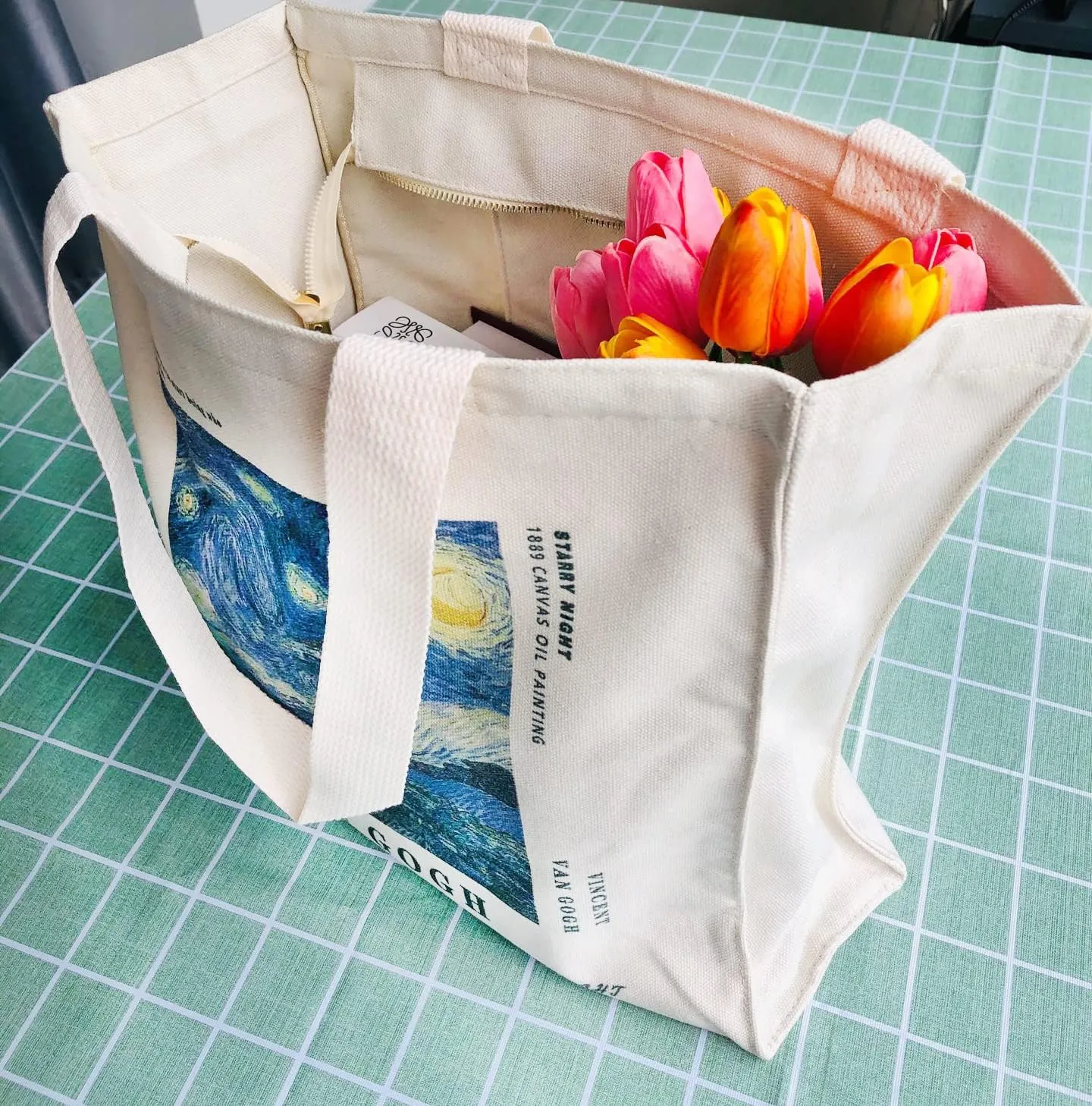Canvas Tote Bag Aesthetic Tote Bag with Zipper Interior Pocket Shoulder Tote Bags for Women Shopping