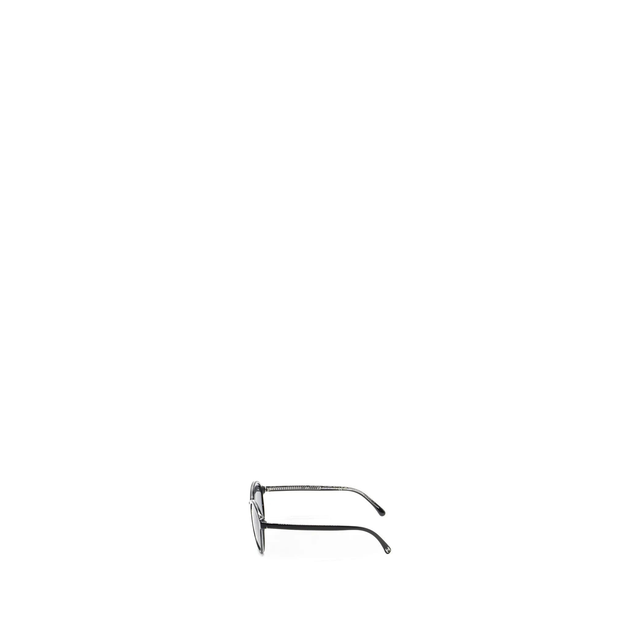Chanel Easy-to-install Chic Silver Chain Black Decoration with Sunglasses