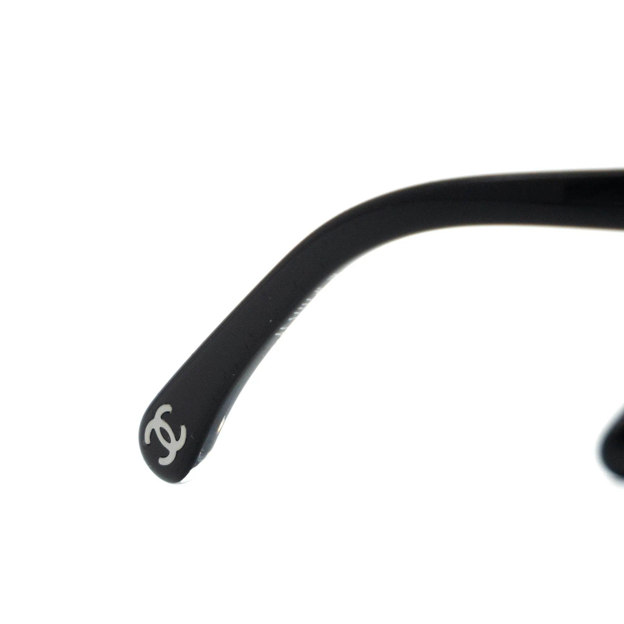 Chanel Easy-to-install Chic Silver Chain Black Decoration with Sunglasses