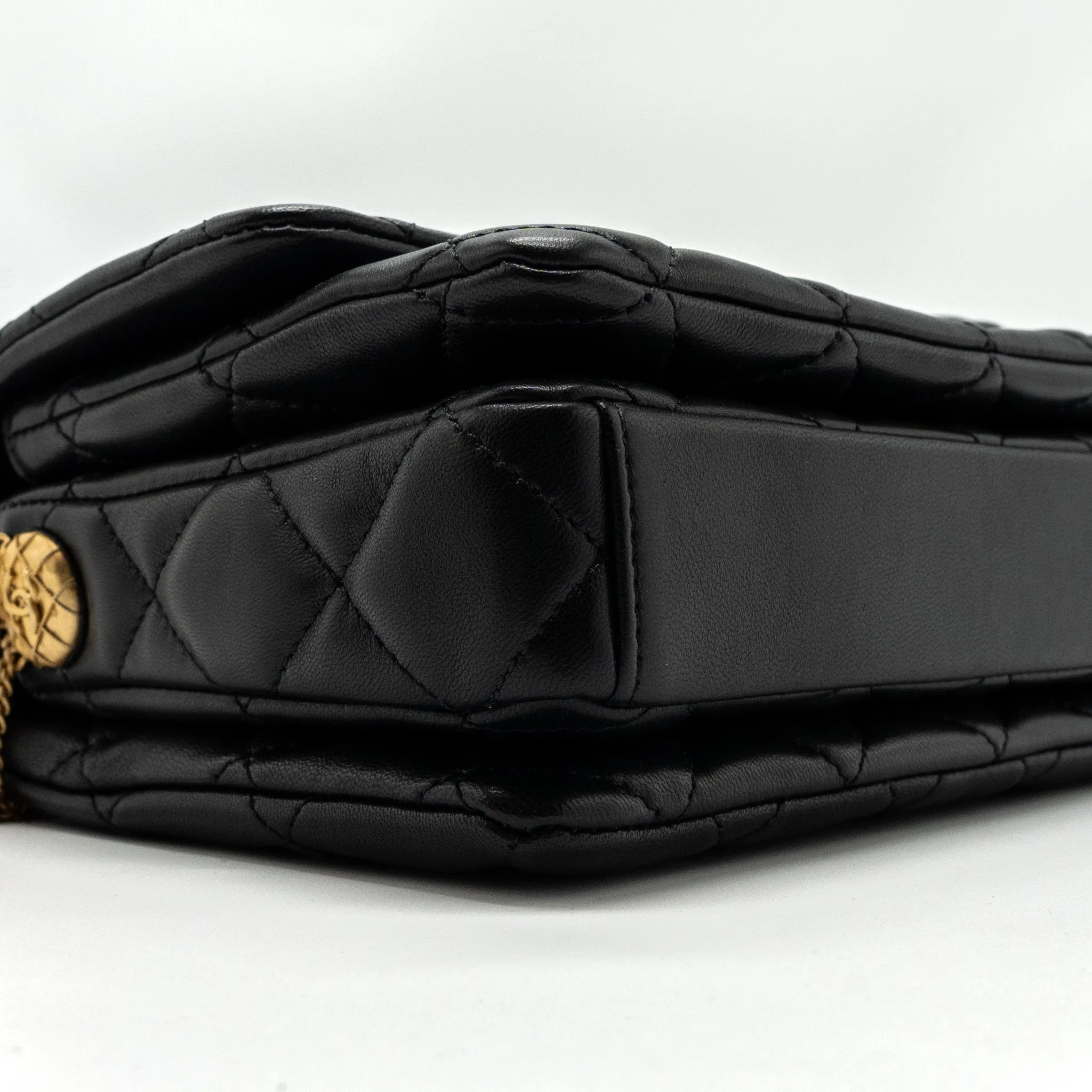 Exquisite Lambskin On Bag 22a Black (Microchip) Brushed Flap Chanel Chain Shoulder Button Optimized