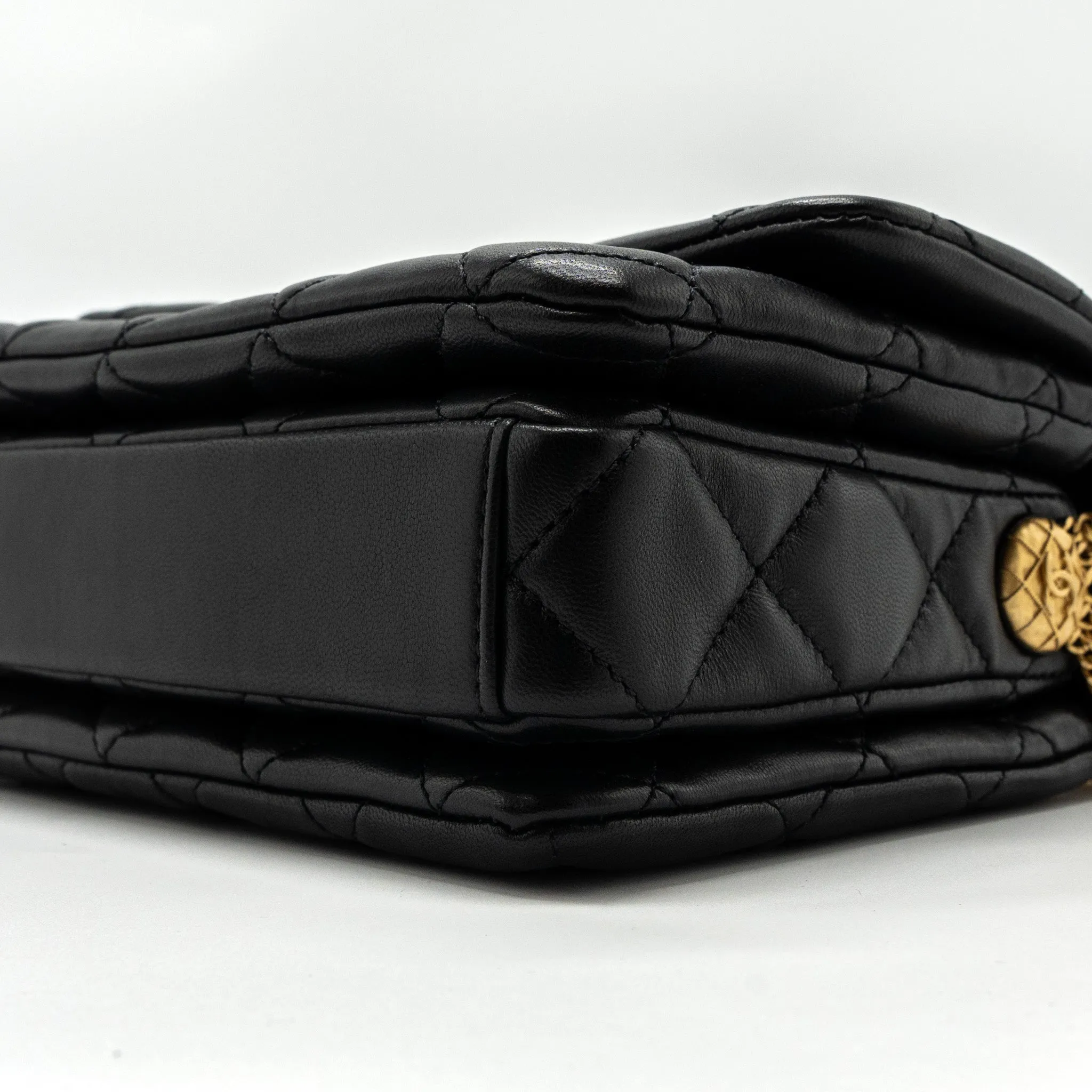Exquisite Lambskin On Bag 22a Black (Microchip) Brushed Flap Chanel Chain Shoulder Button Optimized