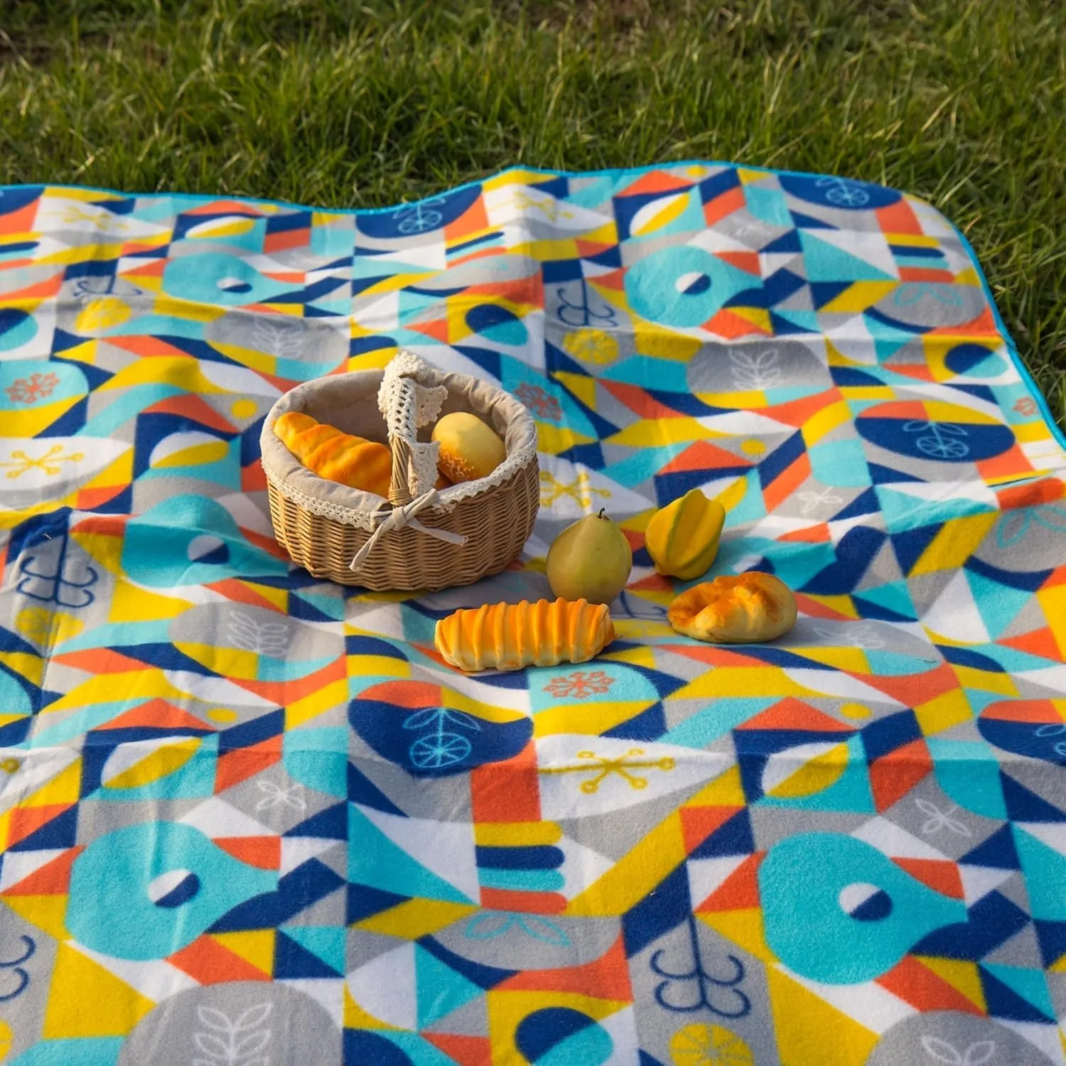 Himalaya Large Picnic Blankets Waterproof Foldable 78" X 78", Single-Faced Fleece, 3-Layer, 6-8 Persons, Sandproof, Beach Mat Outdoor Picnic Mat for Camping Party Park