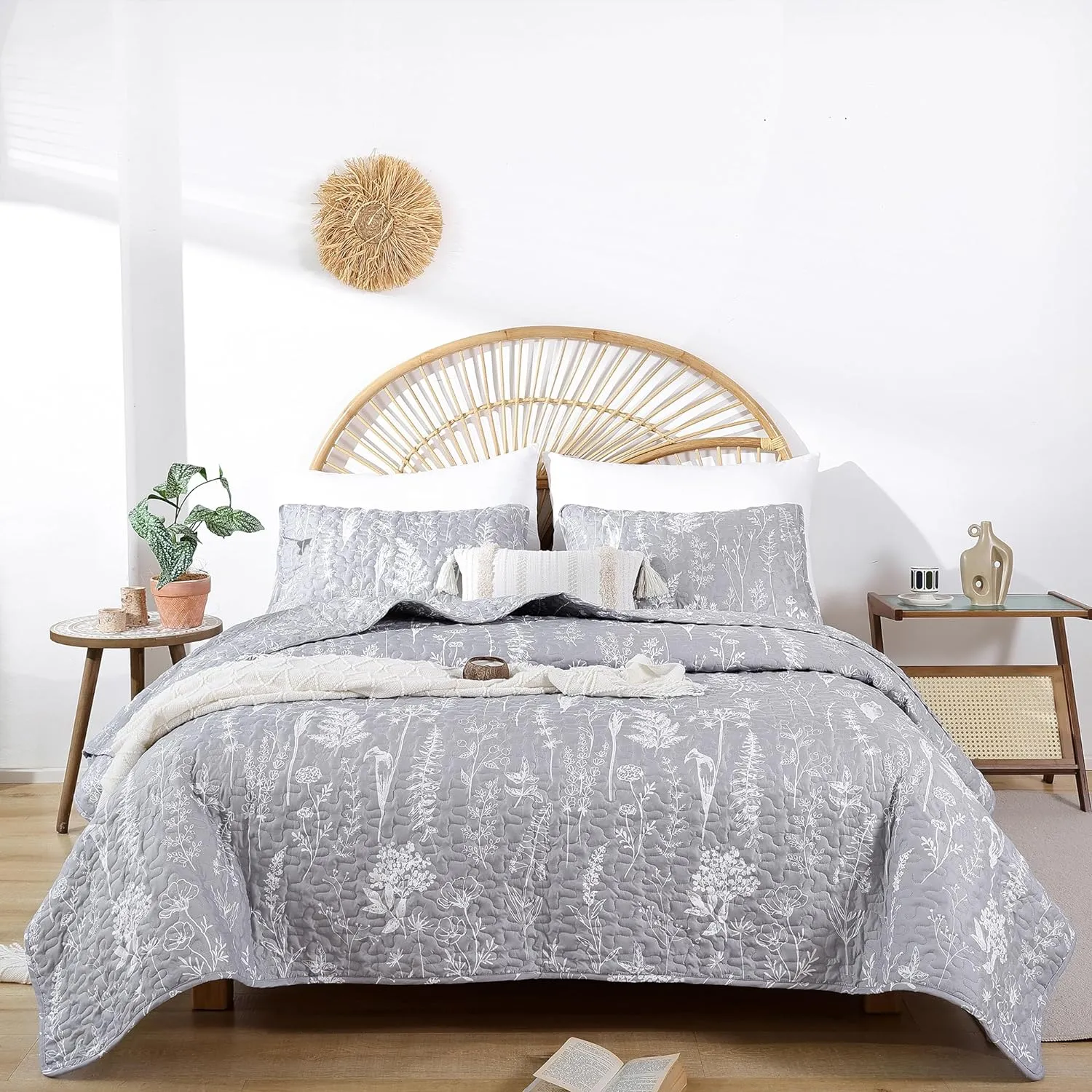 JANZAA Quilts Queen Size Bed Spread Botanical 3 Pieces Quilts Queen Size Sets with Floral Pattern Lightweight Microfiber Bedding Reversible 1 Quilt and 2 Pillow Cases-Grey