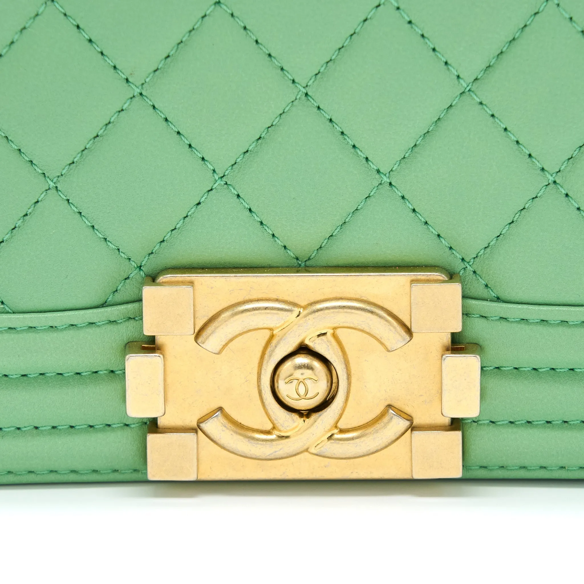 Loyal customers Boy Big-value deals Bag Chanel Calfskin Green Small