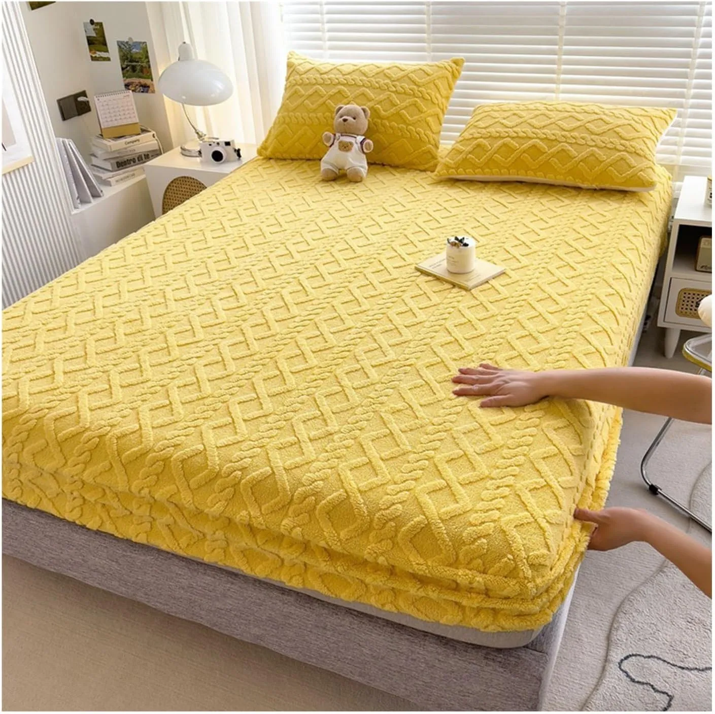 Luxurious Velvet Jacquard Fitted Sheet Set with Pillow Cases, Flannel Velvet Bed Sheet Soft Cozy Breathable Washable for Bedroom(Yellow,Twin(90 * 200CM))