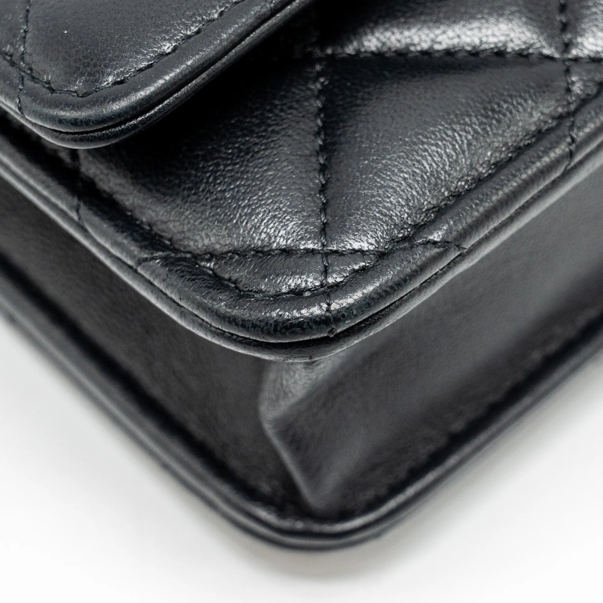 On Lion Lambskin CHANEL Wallet Responsive Buy-one-get-one (microchip) 23A  Charms Chain Black