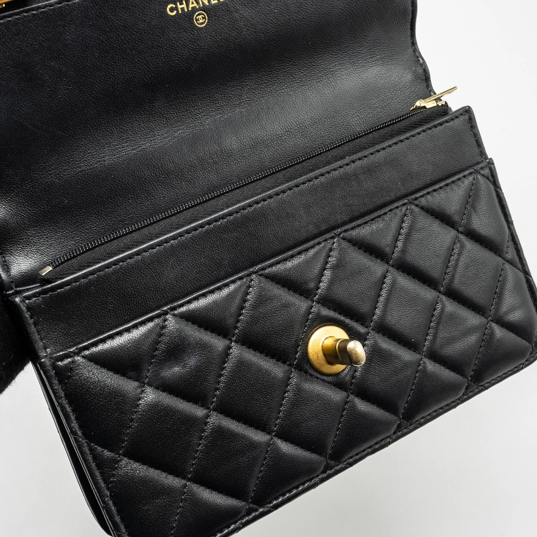 On Lion Lambskin CHANEL Wallet Responsive Buy-one-get-one (microchip) 23A  Charms Chain Black