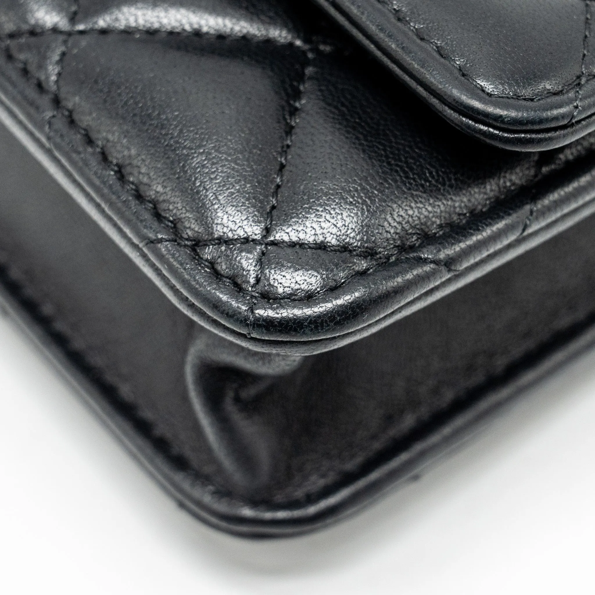 On Lion Lambskin CHANEL Wallet Responsive Buy-one-get-one (microchip) 23A  Charms Chain Black