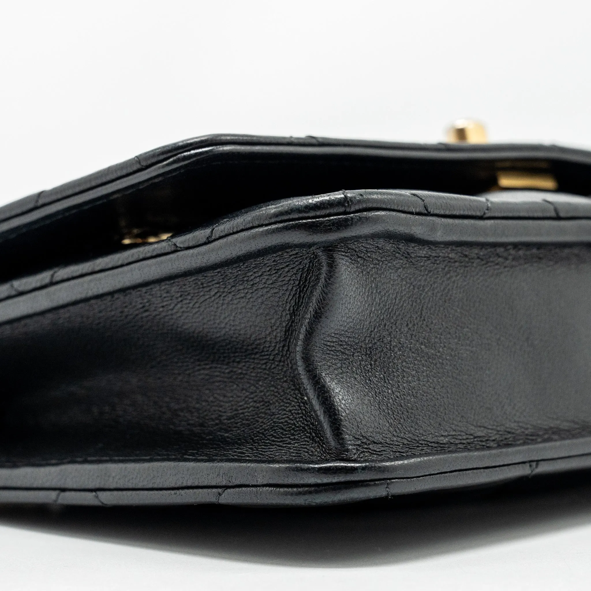On Lion Lambskin CHANEL Wallet Responsive Buy-one-get-one (microchip) 23A  Charms Chain Black
