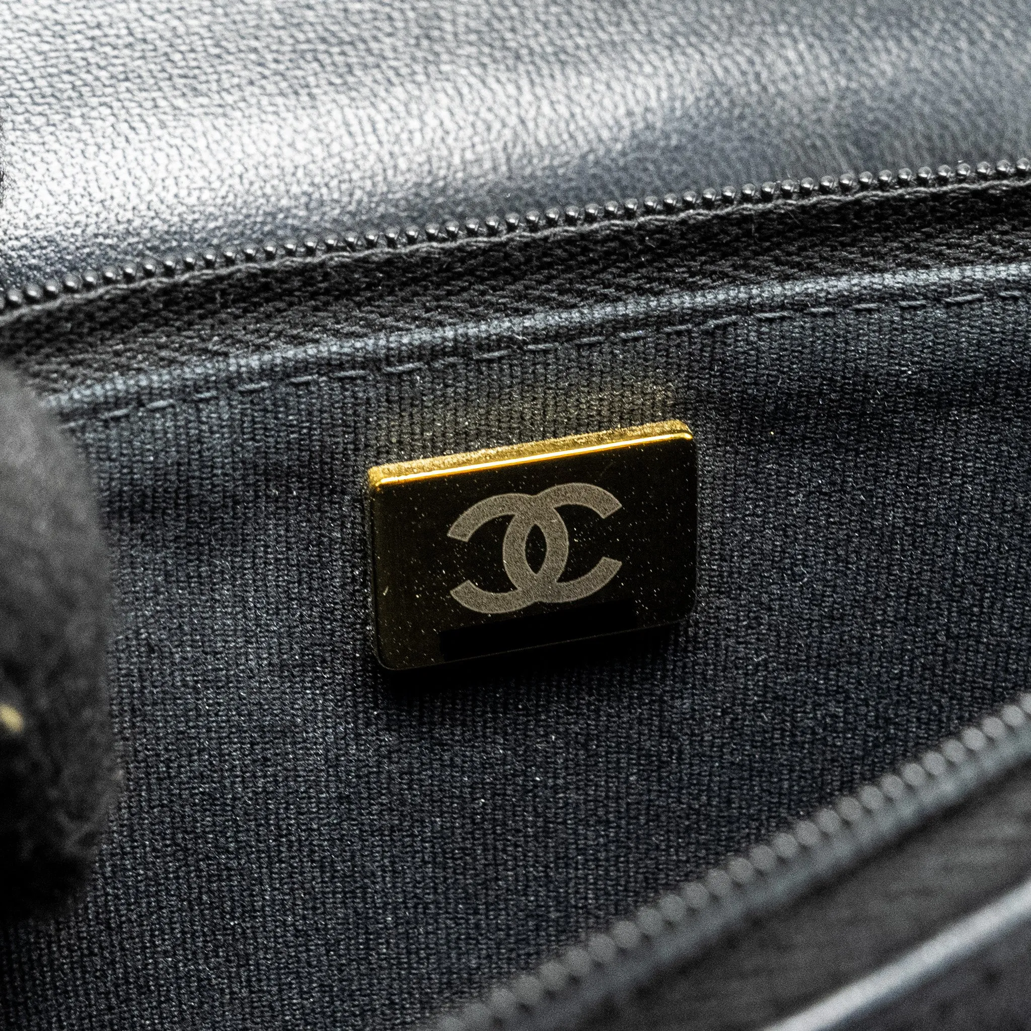 On Lion Lambskin CHANEL Wallet Responsive Buy-one-get-one (microchip) 23A  Charms Chain Black