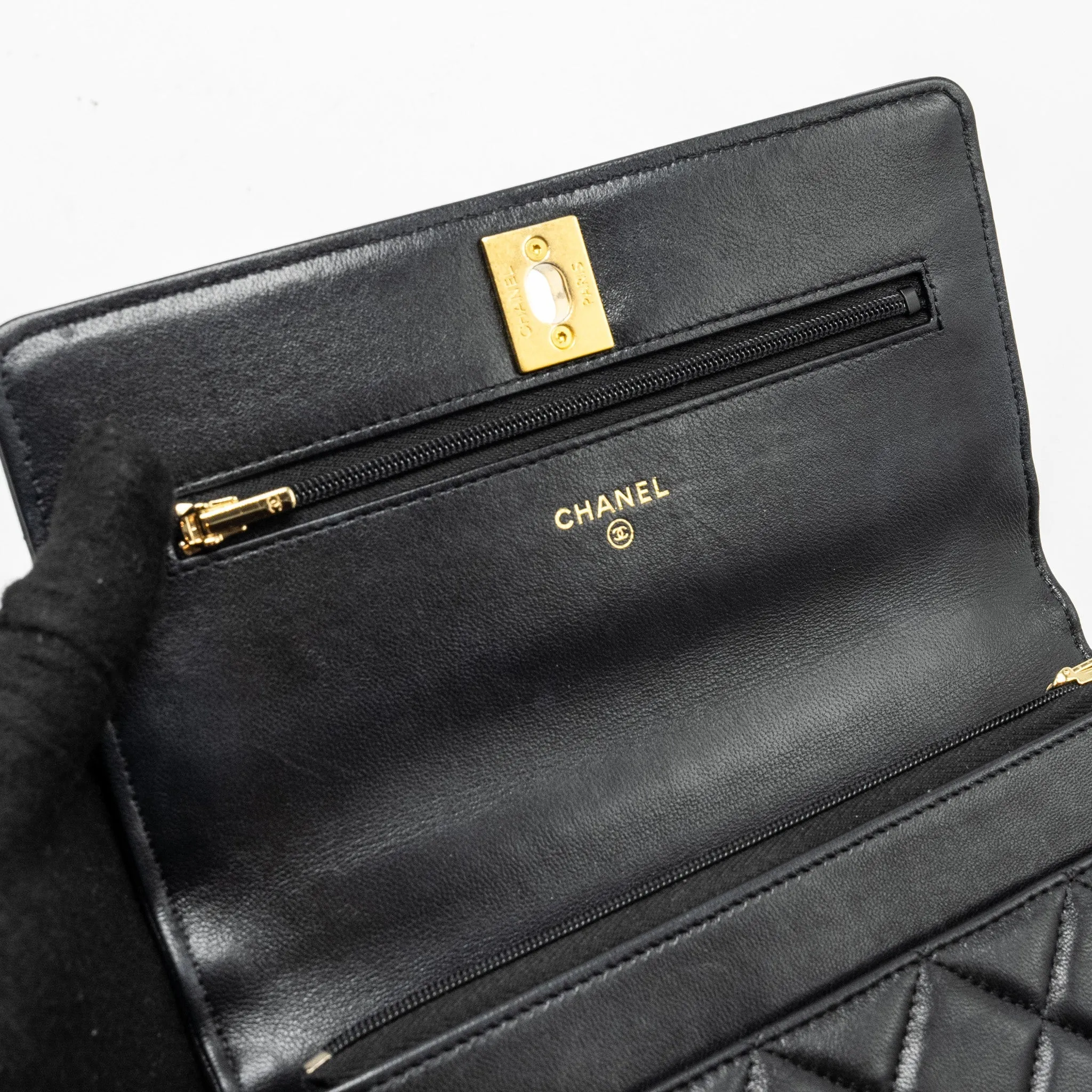 On Lion Lambskin CHANEL Wallet Responsive Buy-one-get-one (microchip) 23A  Charms Chain Black
