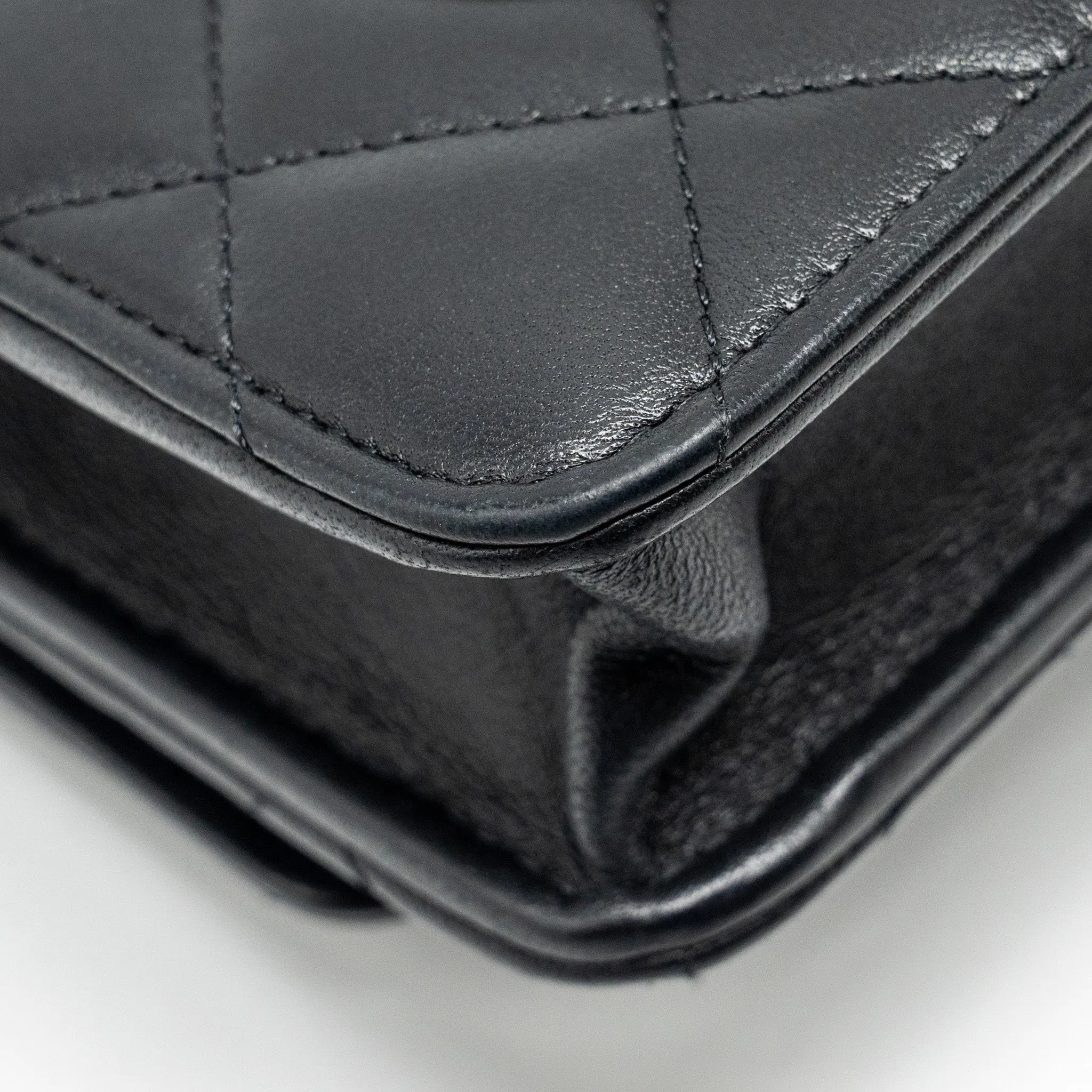 On Lion Lambskin CHANEL Wallet Responsive Buy-one-get-one (microchip) 23A  Charms Chain Black
