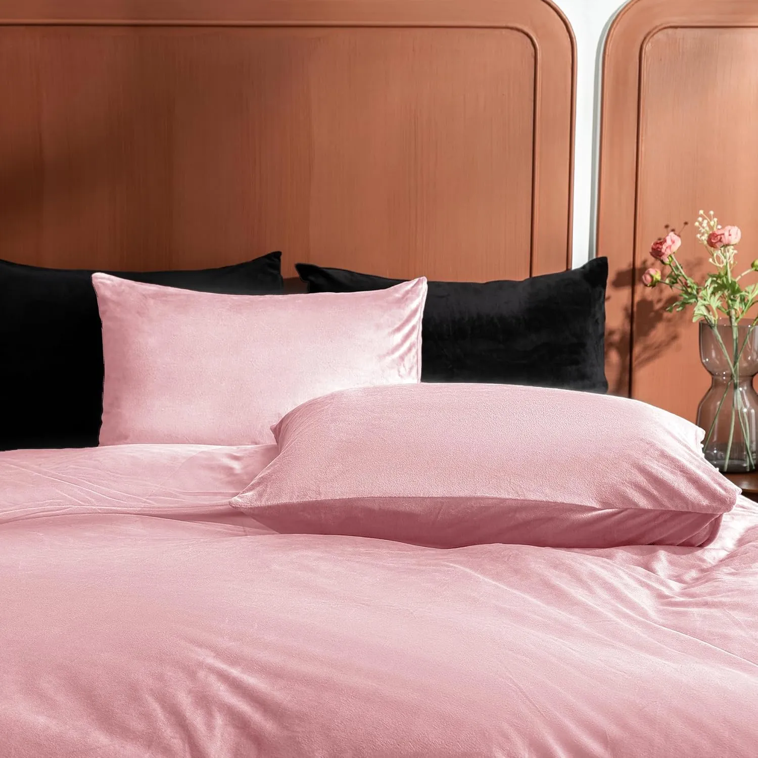 TELUS 2 Pack Zippered Velvet Queen Pillowcases, Super Soft and Cozy Luxury Fuzzy Flannel Pillow Cases with Zipper, 20x30 Inches, Pink