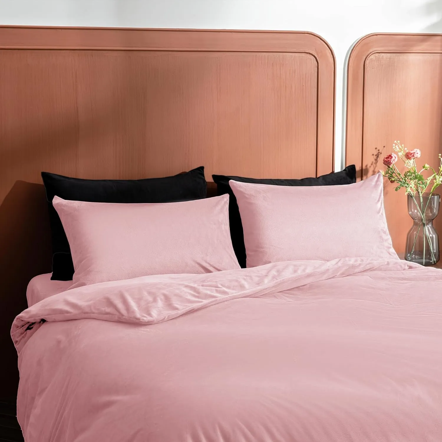 TELUS 2 Pack Zippered Velvet Queen Pillowcases, Super Soft and Cozy Luxury Fuzzy Flannel Pillow Cases with Zipper, 20x30 Inches, Pink