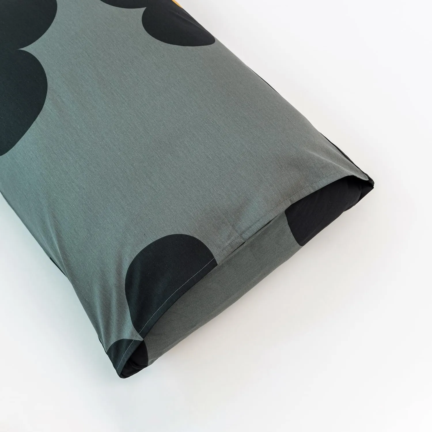YuHeGuoJi Black Floral Pillowcases Set of 2 Queen 100% Cotton Gray Flower Pillow Cases Envelope Closure Plant Print Pillow Covers Decorative Botanical Pattern Pillow Protector 2 Pack 20x26 Inch